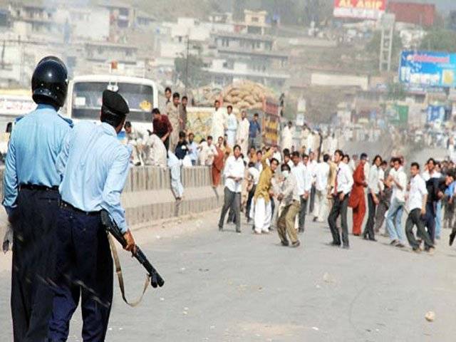 Protests against hike in fares: Bara Kahu, Faizabad become battle field