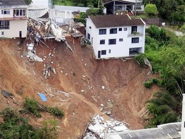 Brazil flood and mudslide death toll tops 350