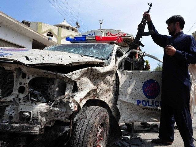 Maulana Fazl's convoy attacked in Charsadda; 12 killed