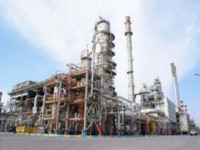 Blast rocks Iran's largest oil refinery