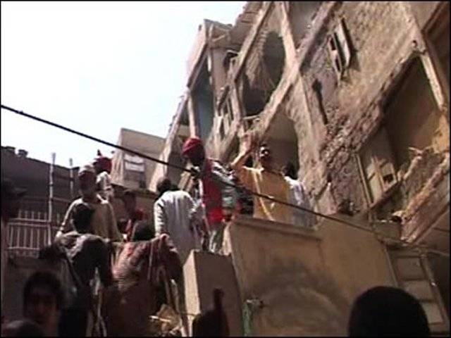 Five killed, several trapped in Karachi building collapse