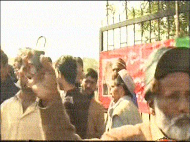 PTI rally in Karachi: Gates of Quaid mausoleum locked, opened