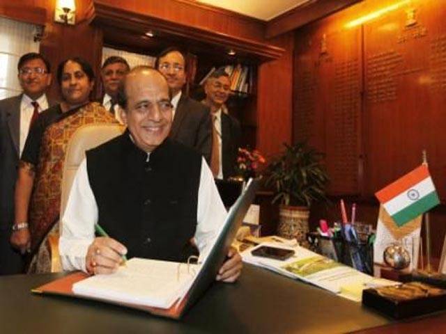 Indian Railways Minister resigns