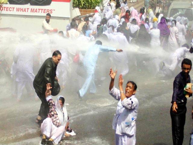 Karachi police use water cannon to disperse nurses