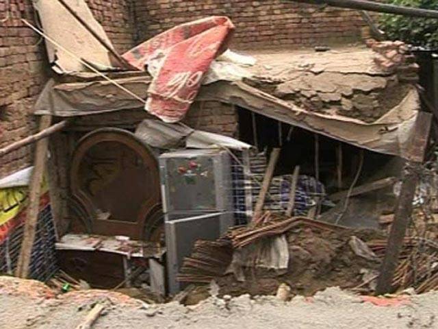 Three children die in Nowshera roof collapse