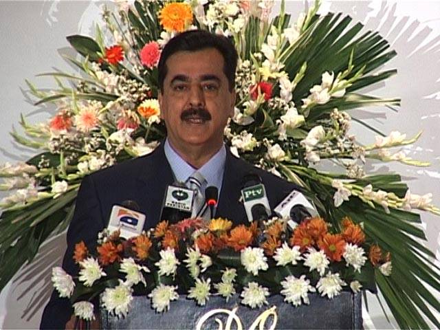 Pakistan wants to resolve all issues with India through dialogue: Gilani