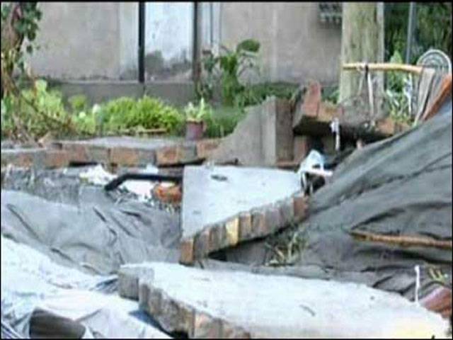 Three die in Peshawar roof collapse
