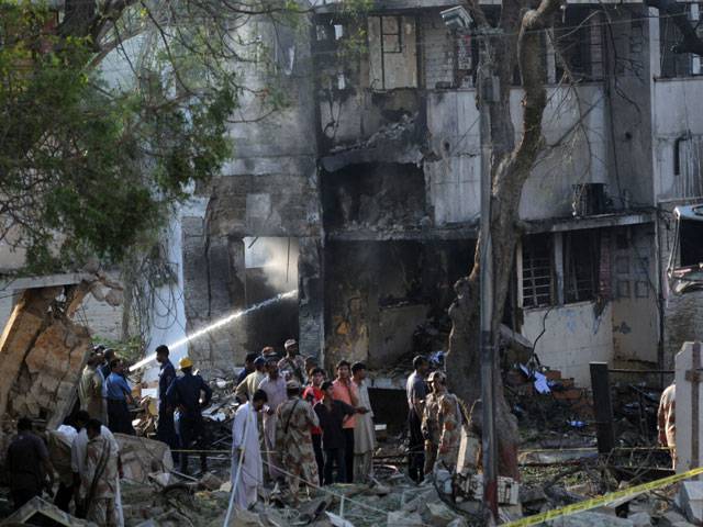 At least 2 killed, 24 injured in Karachi suicide blast