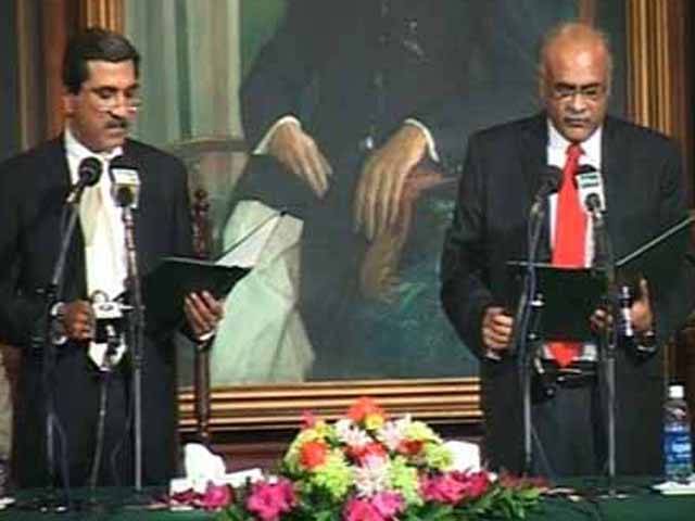 Najam Sethi takes oath as caretaker Punjab CM