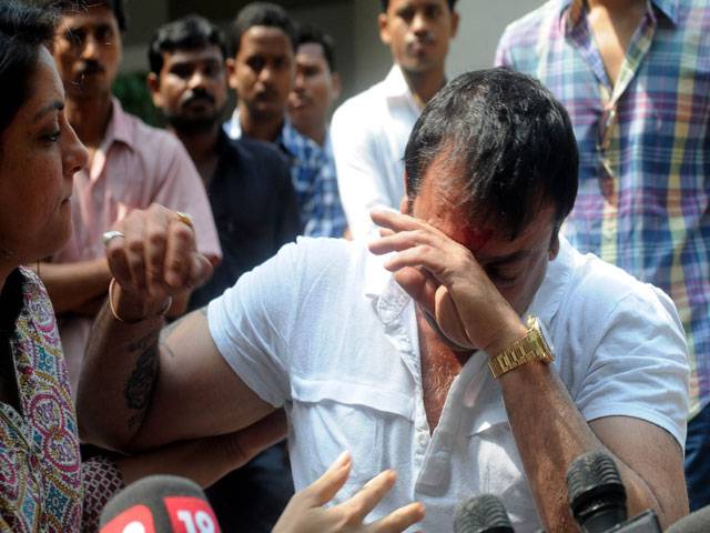 Tearful Bollywood star Sanjay Dutt to return to jail 