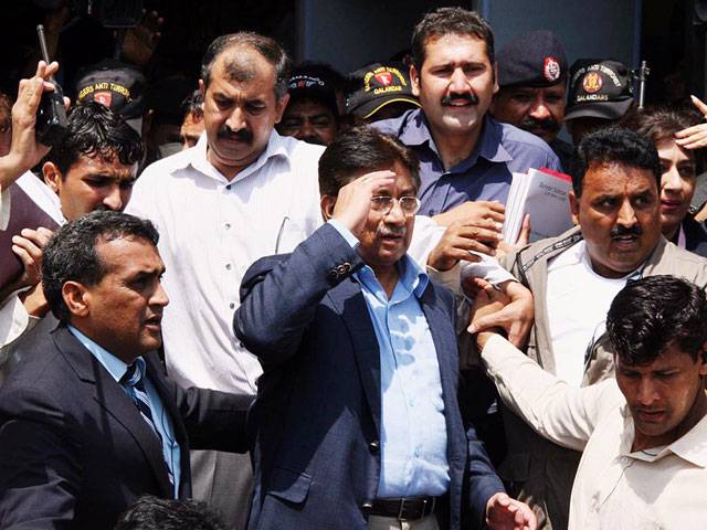 Shoe thrown at Musharraf amid bail extension