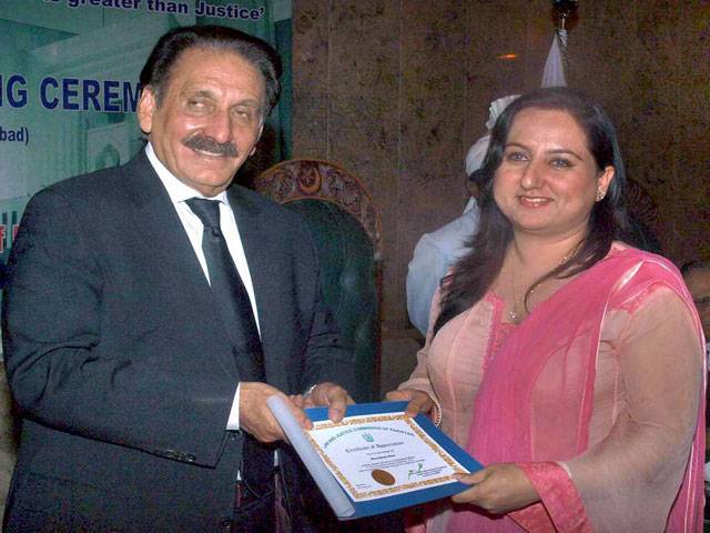 CJ Iftikhar Chaudhry distributing certificates during the Judicial Conference 2013