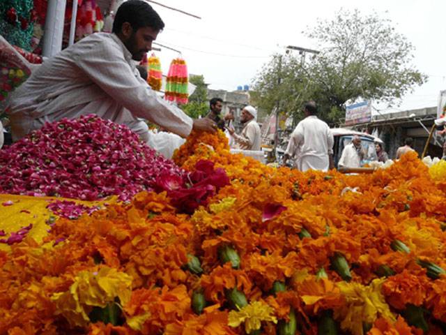 Buying flowers and rose petals from flower