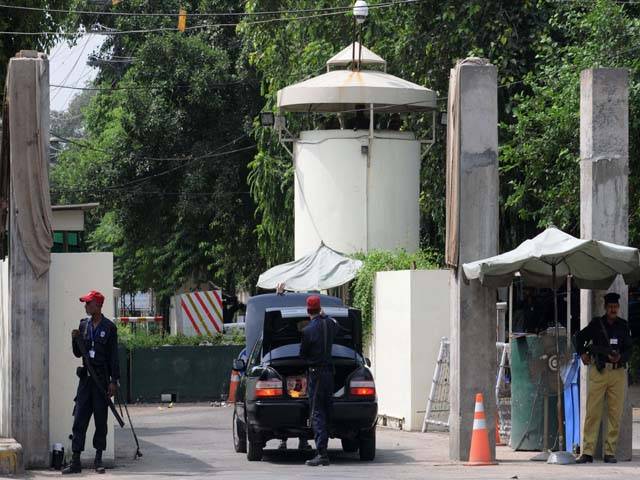 US pulls staff from Lahore consulate over 'threats'