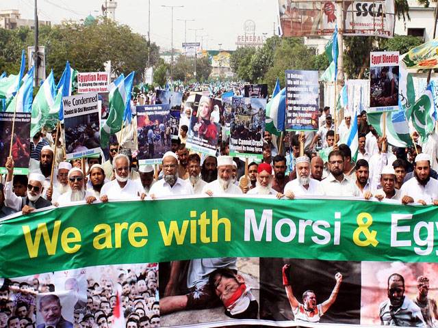 Activists of Jamaat-e-Islami shouting slogans against the brutality of Egyptian Army
