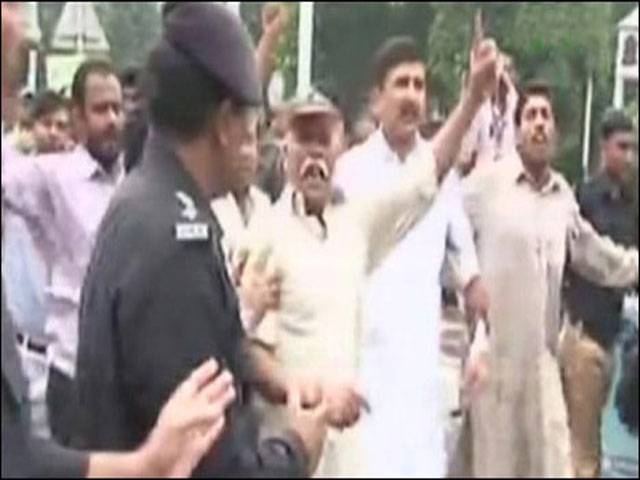 Police storm, deracinate PTI’s hunger strike camp in Lahore