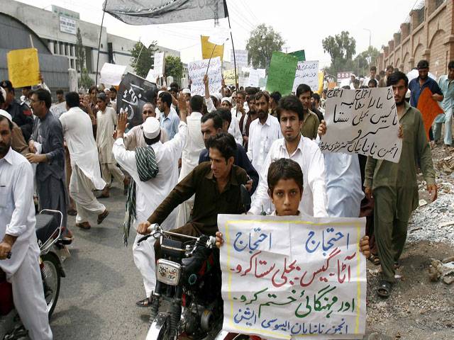 Members of Anjuman -e- Nanbayan Association chant slogans against price hiking during protest demonstration at Peshawar press club