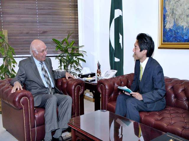 Pakistan encourages Japanese investments in energy sector: Sartaj