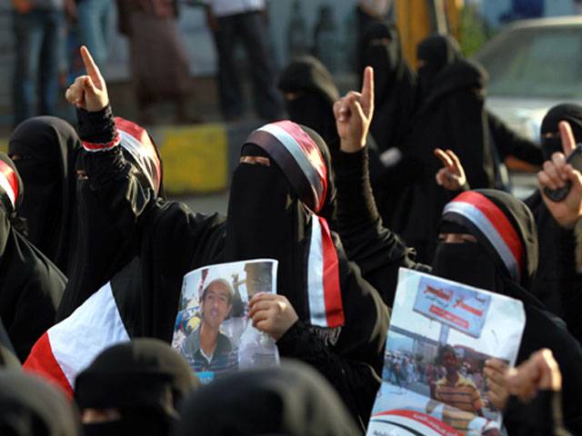 Yemenis shout slogans