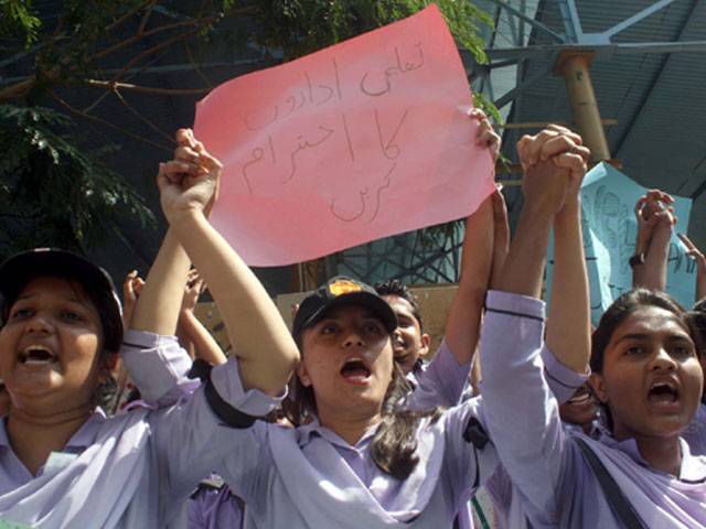 Students chanting slogans