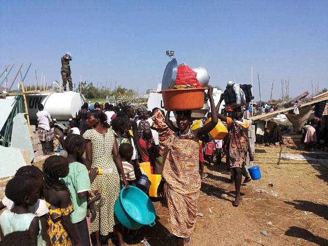 Hundreds dead, thousands flee South Sudan clashes