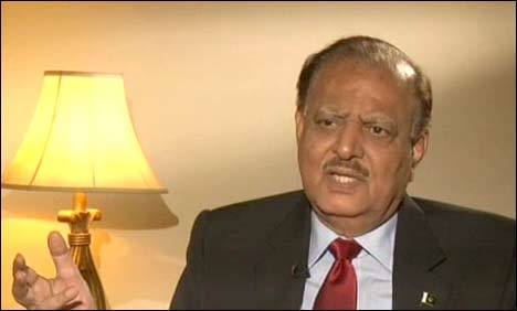 Operation against anti state elements in Karachi to continue: President Mamnoon Hussain