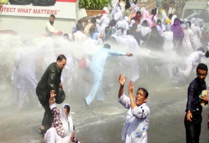 Police baton charge protesting nurses outside Punjab Assembly