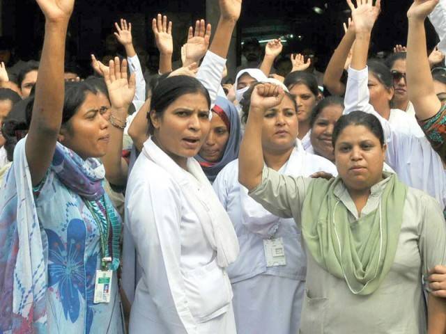 Lahore: Nurses\' protest enters sixth day as both sides of Mall Road remain blocked 