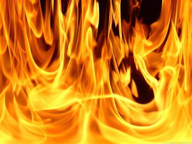 Lahore: Ghee warehouse catches fire 