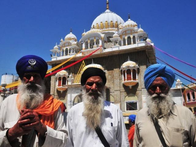 Sikh pilgrims arrive in Lahore by bus, after Indian government deems train unsafe