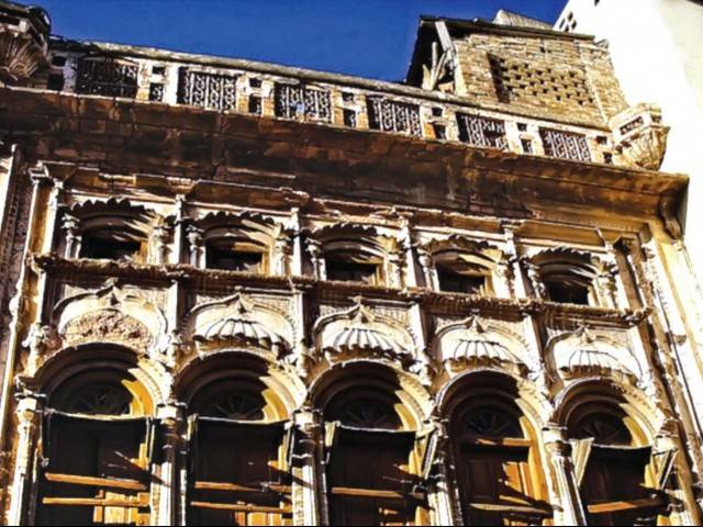 Presence of several dilapidated buildings pose threat to Rawalpindi residents