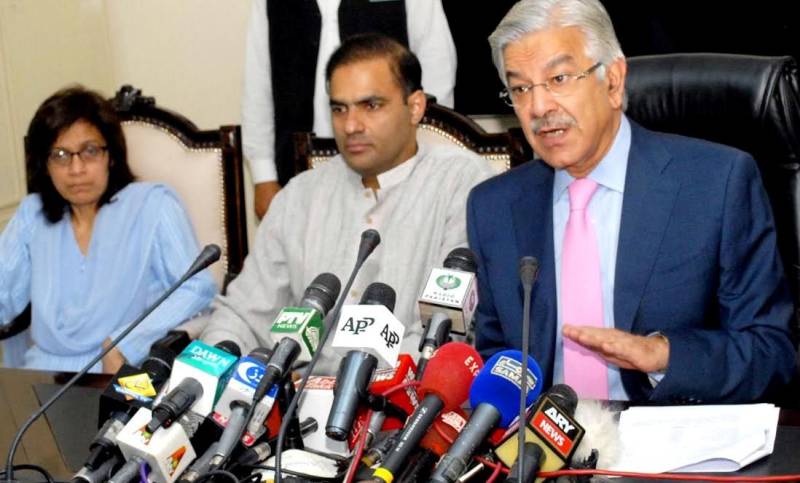 Khawaja Asif apologizes to nation for power load shedding
