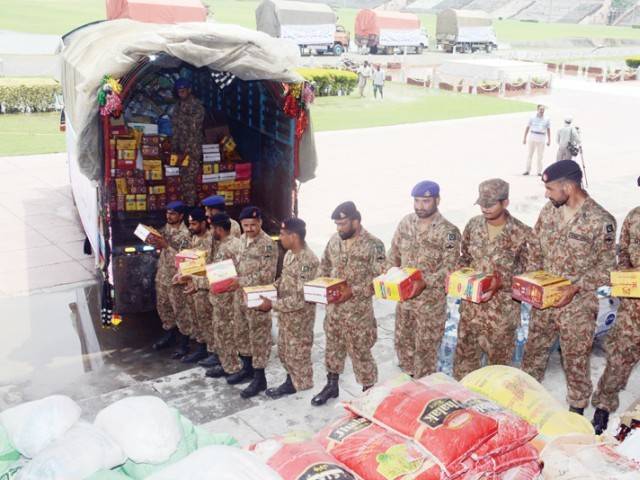 Pakistan Army and UAE distributed 63,000 food packs among IDPs