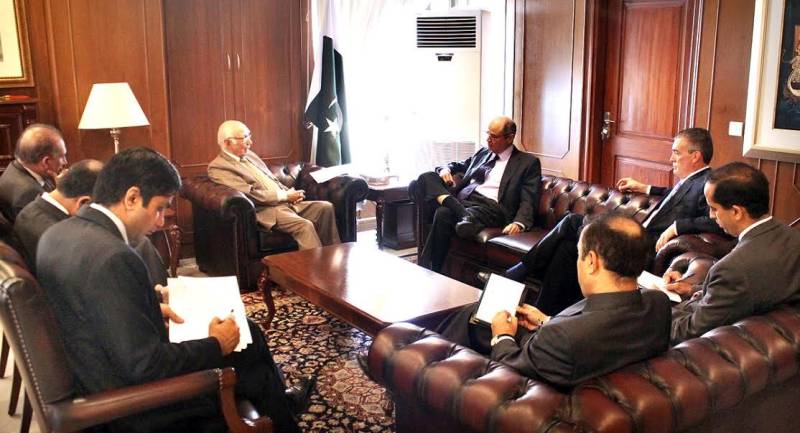 Sartaj Aziz meets outgoing US envoy: Pak-US relations discussed