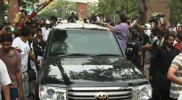 Lahore: Three policemen injured in clashes with PAT 