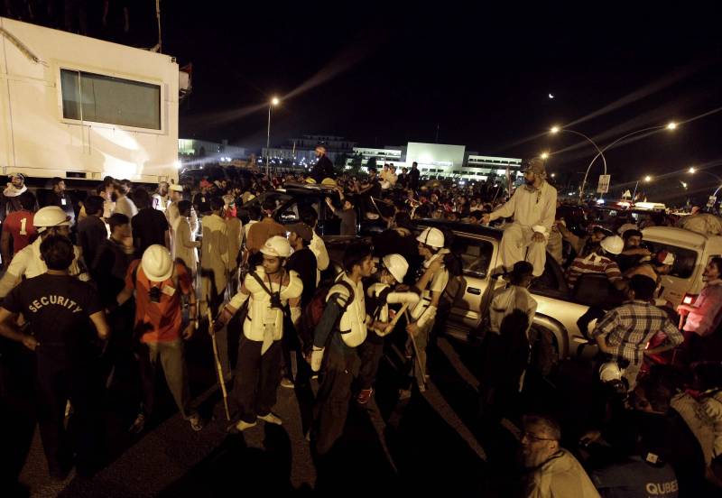 Qadri’s supporters attempt to blockade Parliament