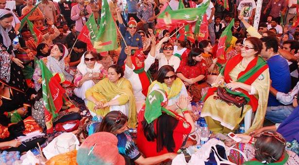 Karachi: PTI protestors injured at a sit-in