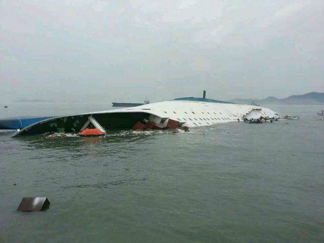 Ferry sinks in Philippines, 2 dead, 102 rescued