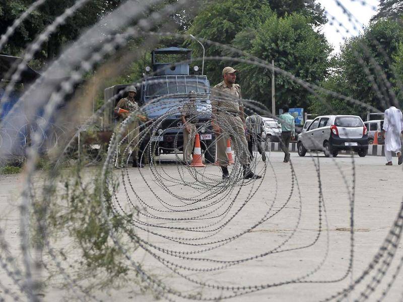 Kashmiri separatists under house arrest, Srinagar deserted ahead of PM Modi visit