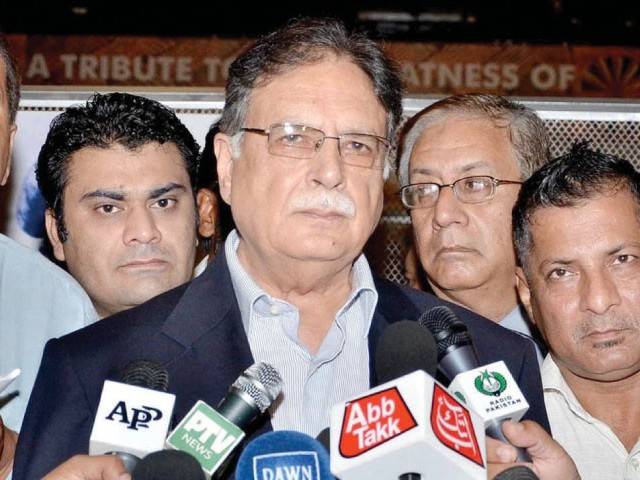 Pervaiz Rashid urges Khan to adopt democratic path