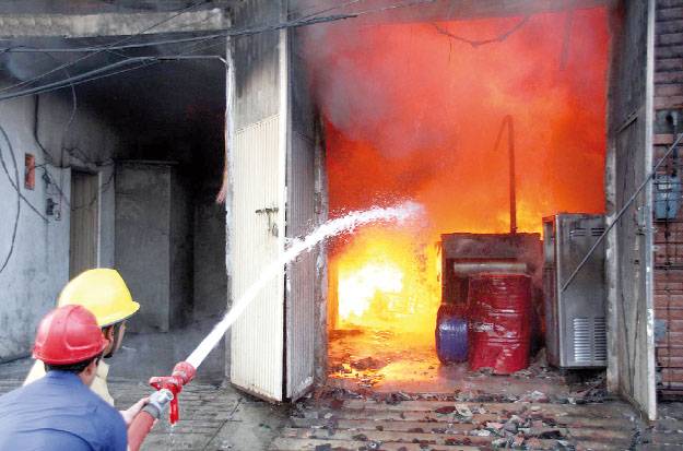 Victims of Anarkali Plaza fire get compensation 