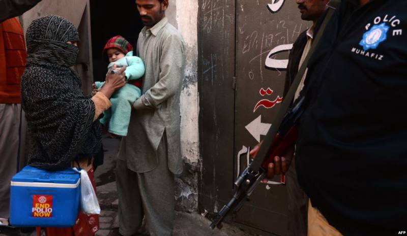 Polio team attacked in Karachi, one policeman killed 