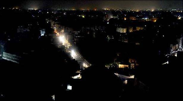 Massive power outage plunges Pakistan into darkness