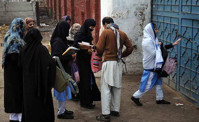 Taliban threaten girls school in Karachi