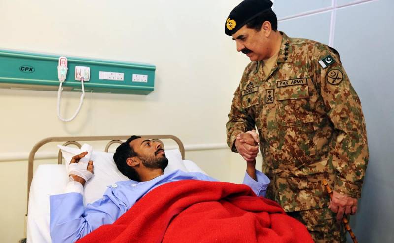 COAS visits CMH to meet wounded personnel; praised their resolve