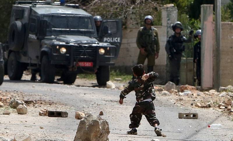 Baby protester clashes with Israeli police