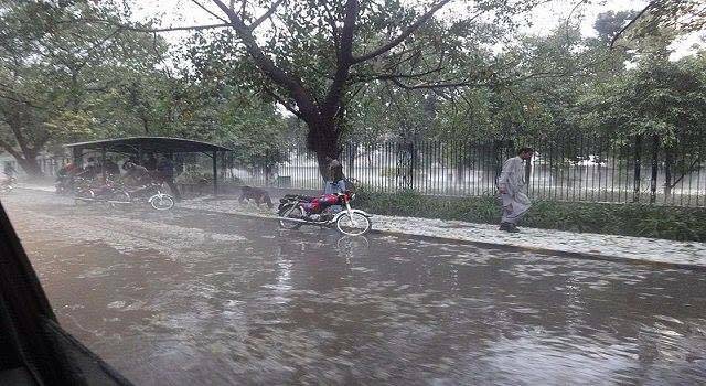 Windstorm kills 25 in Peshawar