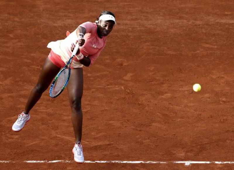 Sloane Stephens advances after upsetting Venus Williams at French Open