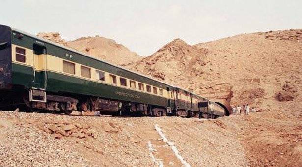 Police secure railway track in Kandhkot