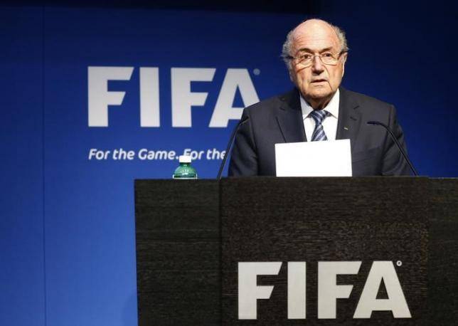 Blatter may seek to stay as FIFA boss: Swiss newspaper